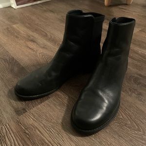 Stuart Weitzman Easyon boots size 6.5
